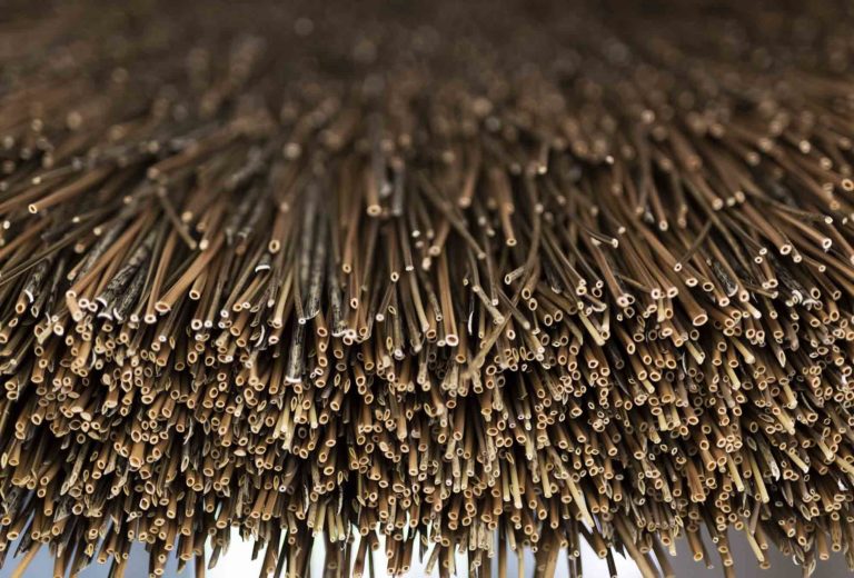 Cận cảnh mái sậy nhân tạo ONETHATCH REED