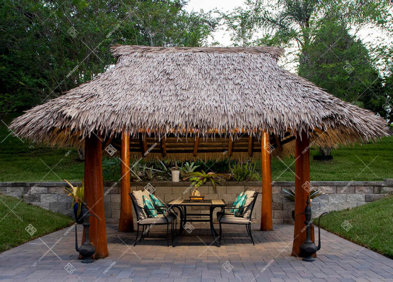 Gazebo dengan atap alang alang sintetis