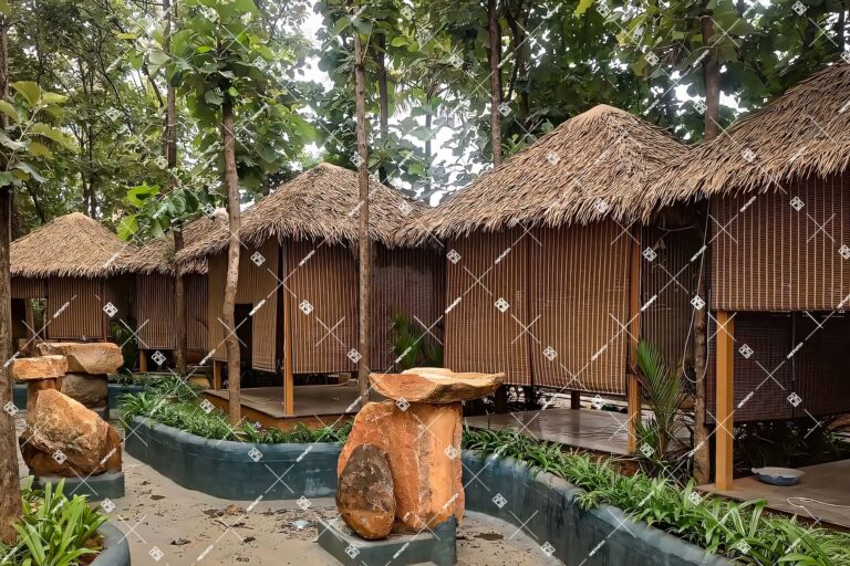 采用 ONETHATCH PALM(NIPA)仿真棕榈茅草屋顶的度假村小屋